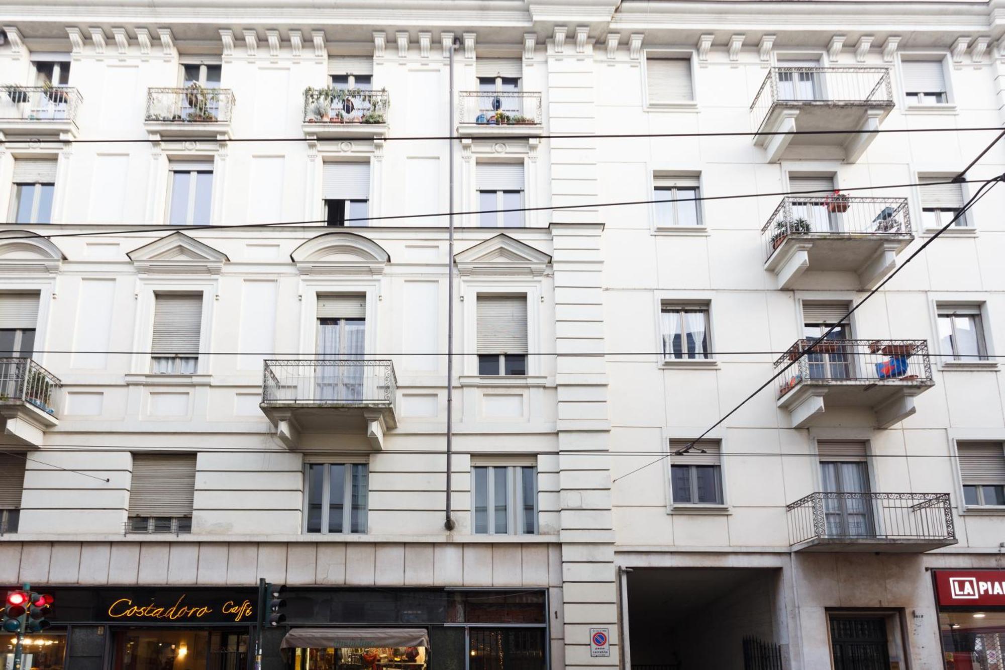 Renovated 3 Bedroom Apartment In The City Center Торино Екстериор снимка